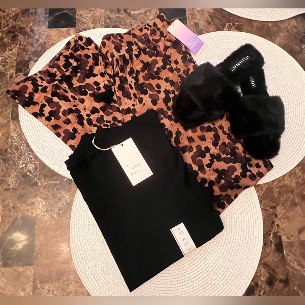 Women’s Pj set size XS and Small 🐆🖤🤎